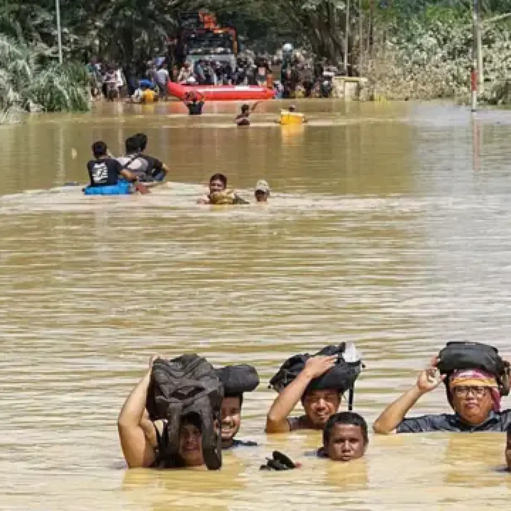 Kejahatan Lingkungan Sumatra, Banjir Kritik untuk Zulkifli Hasan dan Bahlil Lahadalia